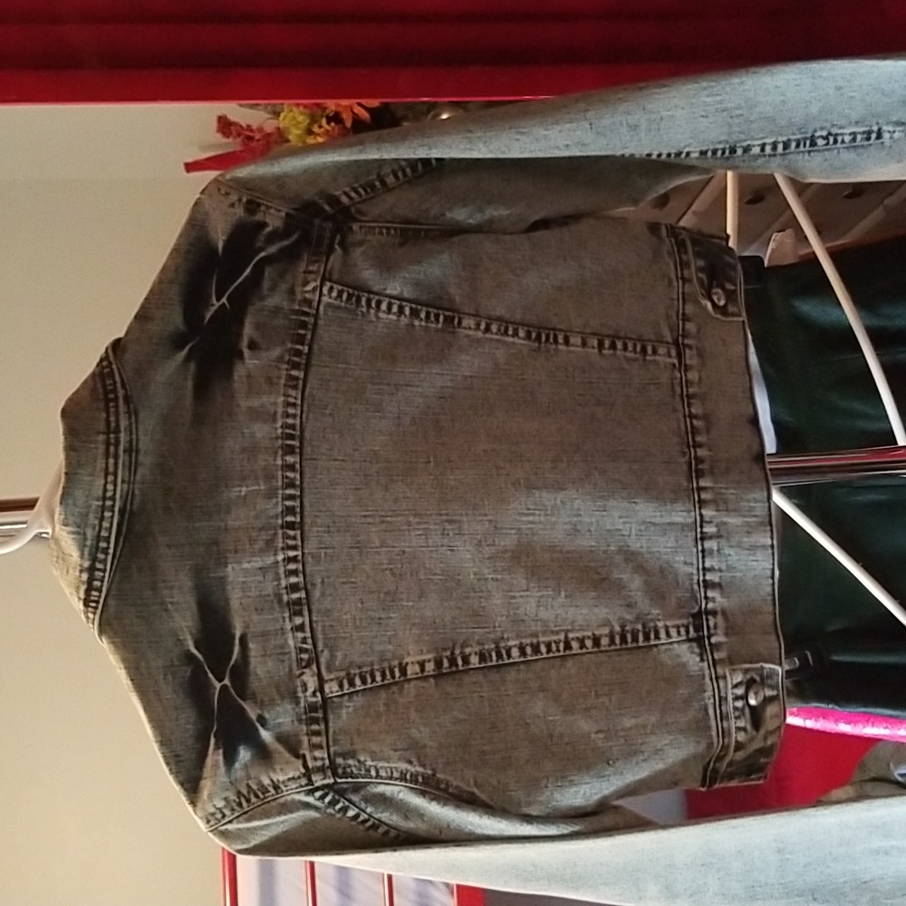 Cute short denim jean jacket... Looks brand new